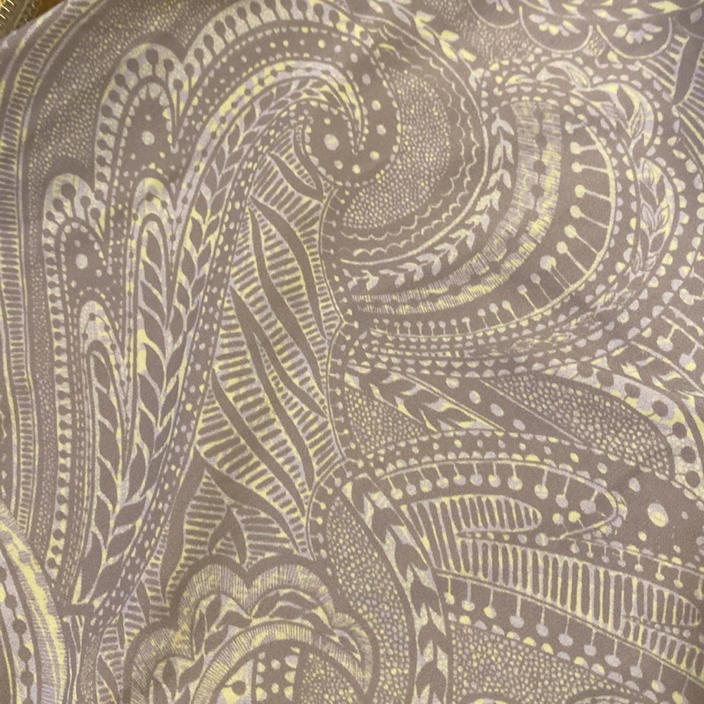 Lululemon Women's Mesh Trim Paisley Crop Top - Picture 5 of 5
